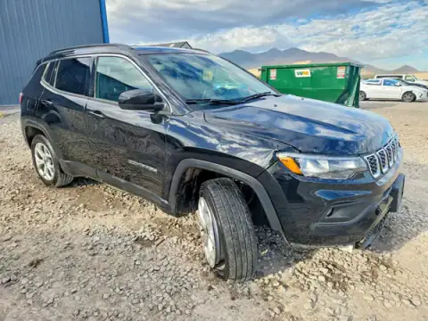 3C4NJDBNXST604194 — 2025 Jeep Compass, ფოტო 4, Copart 21.09.2026, ქვედა ნაწილის დაზიანება