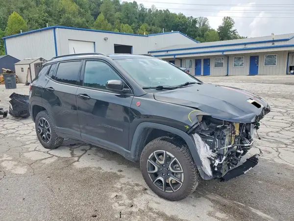 3C4NJDDN6ST551233 — 2025 Jeep Compass, photo 4 from Copart, Front end