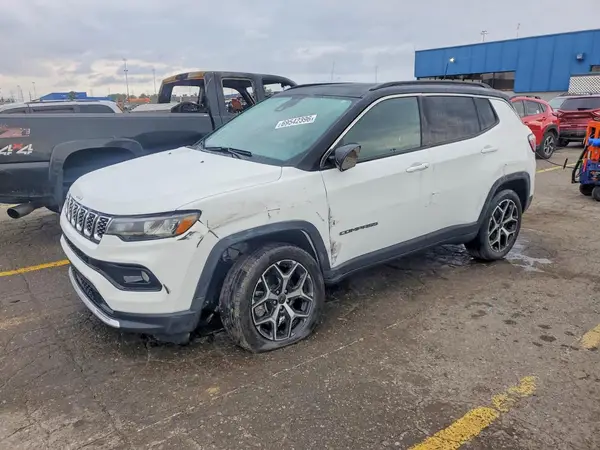 3C4NJDCN3ST552292 Jeep Compass 2025 — uszkodzenie Przód, zdjęcie przed naprawą