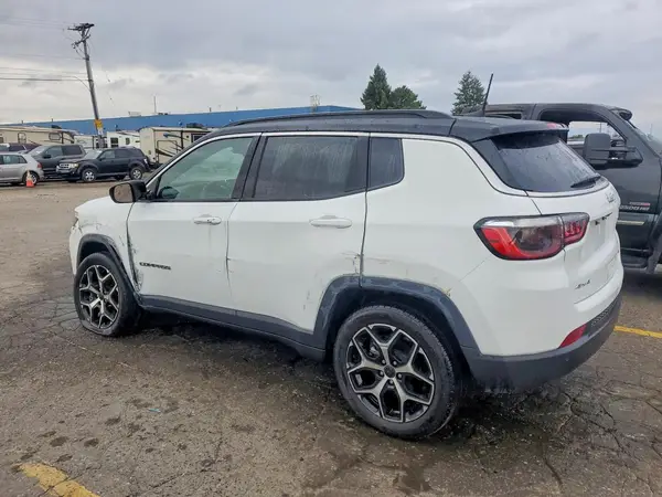 3C4NJDCN3ST552292 — 2025 Jeep Compass, zdjęcie 2 z Copart, Przód