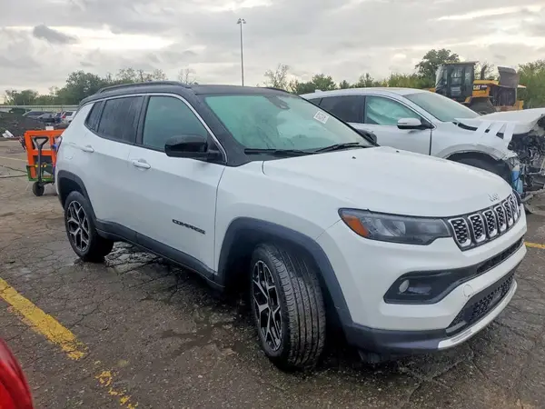 3C4NJDCN3ST552292 — 2025 Jeep Compass, zdjęcie 4 z Copart, Przód