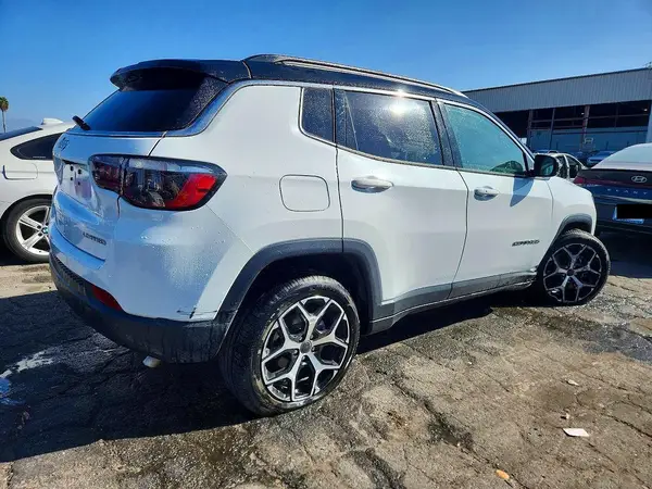 3C4NJDCN7ST597400 — 2025 Jeep Compass, фото 3 с аукциона Copart 28.09.2026, Передняя часть