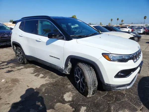 3C4NJDCN7ST597400 — 2025 Jeep Compass, фото 4 с аукциона Copart 28.09.2026, Передняя часть