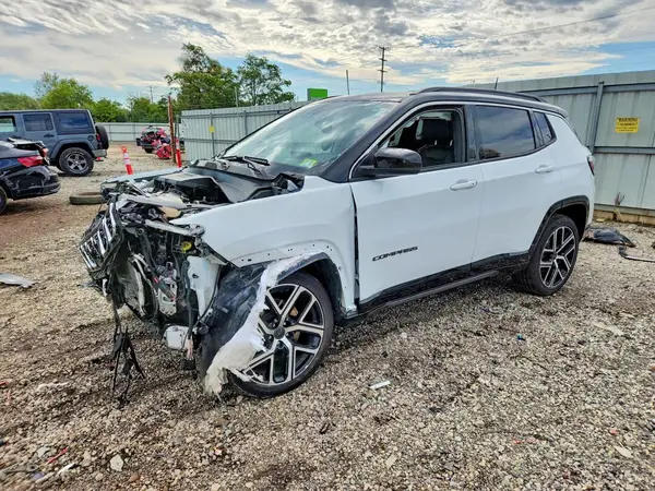 3C4NJDCN0ST615025 Jeep Compass 2025 — Front end damage, before-repair photo