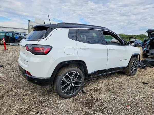 3C4NJDCN0ST615025 — 2025 Jeep Compass, photo 3 from Copart 12.10.2026, Front end
