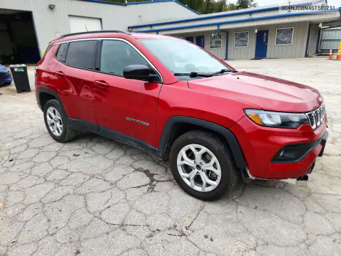 3C4NJDBN4ST580751 — 2025 Jeep Compass, foto 4 de Copart 29.10.2026, Parte delantera