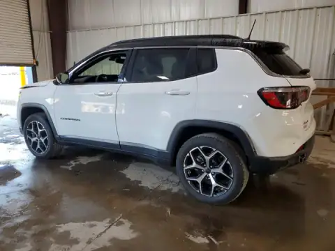 3C4NJDCNXST571888 — 2025 Jeep Compass, photo 3 from Copart 15.09.2026, Rear end