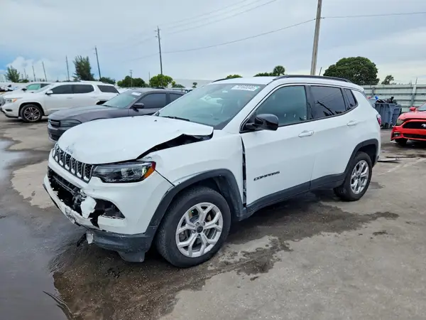 3C4NJDBN1ST586328 Jeep Compass 2025 — uszkodzenie Przód, zdjęcie przed naprawą