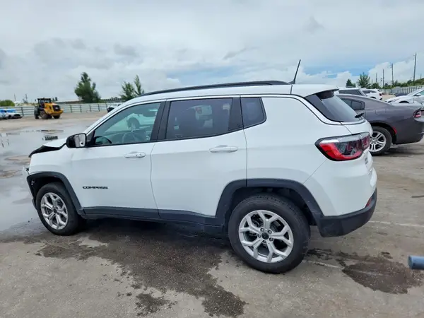 3C4NJDBN1ST586328 — 2025 Jeep Compass, zdjęcie 2 z Copart, Przód