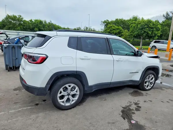 3C4NJDBN1ST586328 — 2025 Jeep Compass, zdjęcie 3 z Copart, Przód