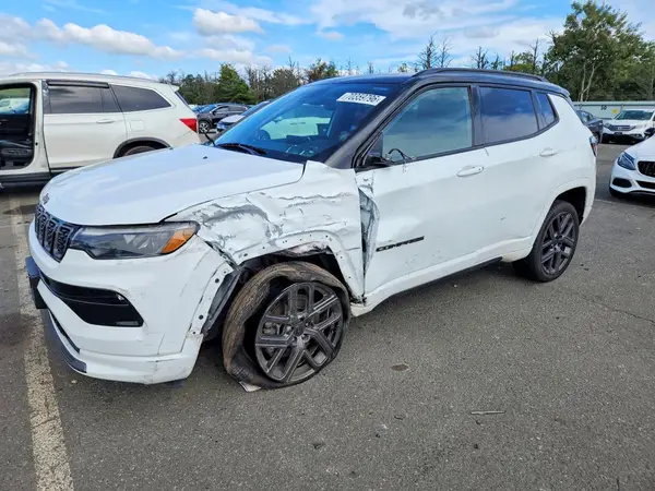 3C4NJDCN3ST537050 Jeep Compass 2025 — Side damage, before-repair photo
