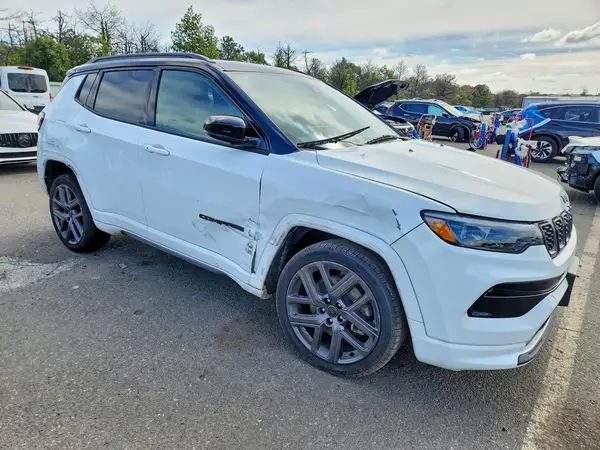 3C4NJDCN3ST537050 — 2025 Jeep Compass, photo 4 from Copart, Side