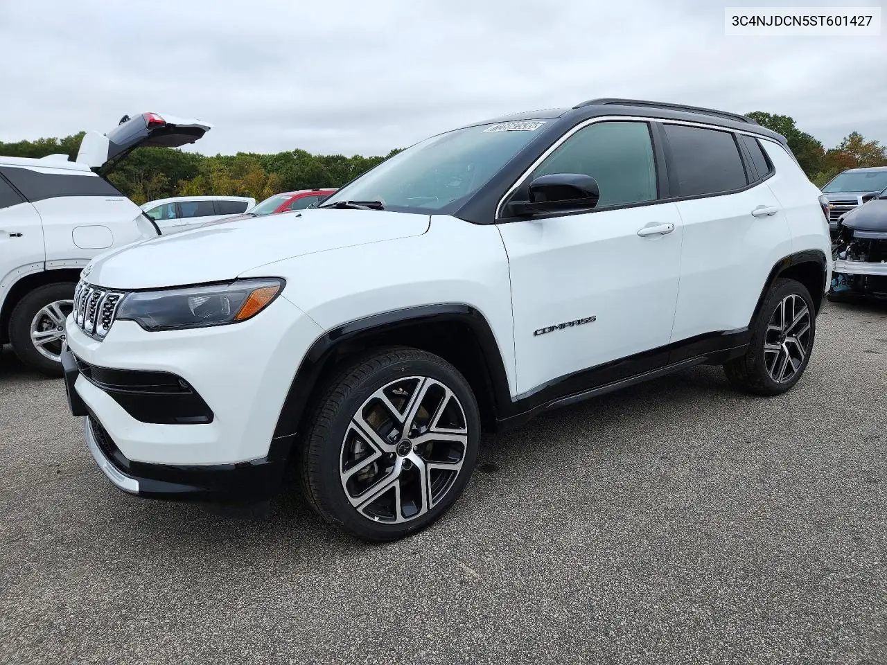 3C4NJDCN5ST601427 Jeep Compass 2025 — Side damage, before-repair photo