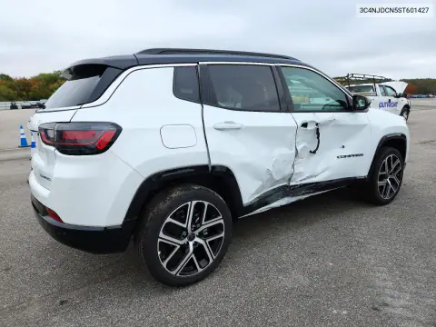 3C4NJDCN5ST601427 — 2025 Jeep Compass, photo 3 from Copart 19.10.2026, Side