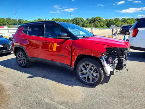 3C4NJDCN4TT252942 — 2026 Jeep Compass, zdjęcie 4 z Copart 28.09.2026, Przód