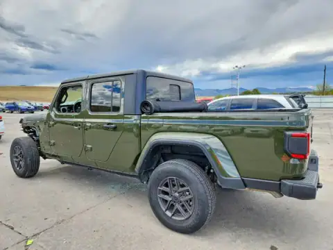 1C6HJTAGXRL110165 — 2024 Jeep Gladiator, photo 2 from Copart, Front end