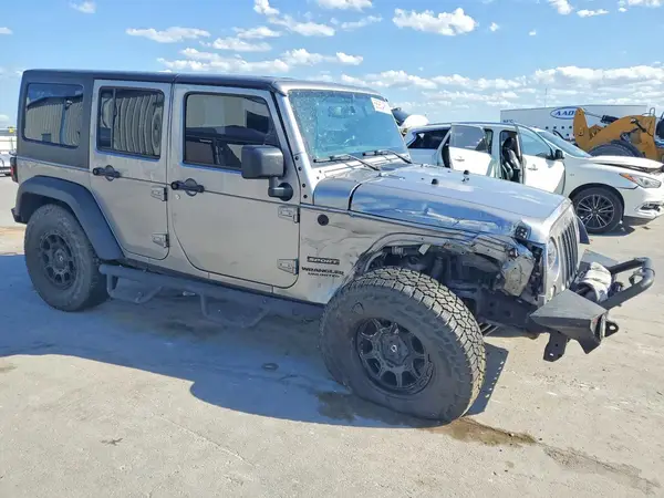 1C4HJWDG4HL654357 — 2017 Jeep Wrangler, photo 4 from Copart, Front end