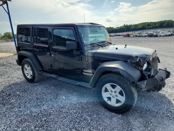 1C4BJWDG7HL596833 — 2017 Jeep Wrangler, photo 4 from Copart, Front end