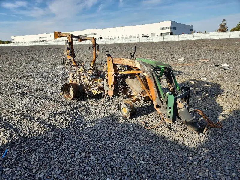 1LV2038RHMM111273 John Deer Unknown 2021 — Fire damage, before-repair photo