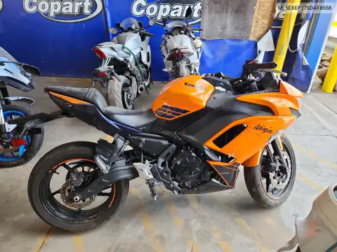 ML5EXEP17SDAF8558 — 2025 Kawasaki Ninja, ПЕРЕДНЯЯ ЧАСТЬ, фото до ремонта