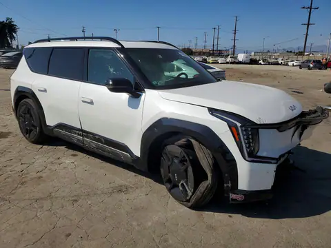 KNDAEFS5XS6053516 — 2025 Kia EV9, photo 4 from Copart 19.10.2026, Front end