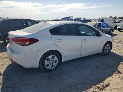 3KPFK4A71HE010417 — 2017 Kia Forte, zdjęcie 3 z Copart 22.10.2026, Uszkodzenia mechaniczne