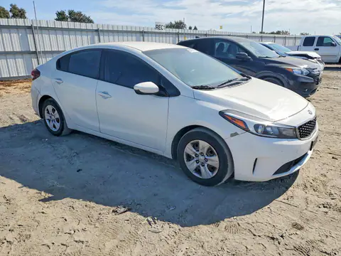 3KPFK4A71HE010417 — 2017 Kia Forte, zdjęcie 4 z Copart 22.10.2026, Uszkodzenia mechaniczne