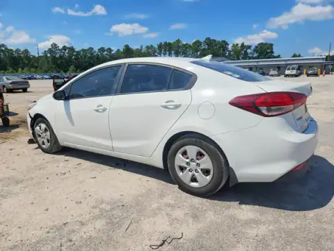 3KPFK4A76HE096243 — 2017 Kia Forte, photo 2 from Copart, Front end