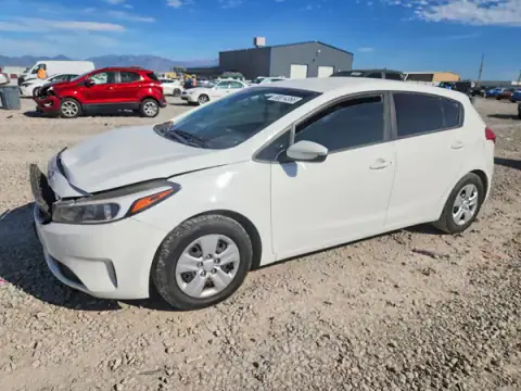 KNAFK5A87H5705587 — 2017 Kia Forte, Parte delantera (Front End), fotos antes de reparar