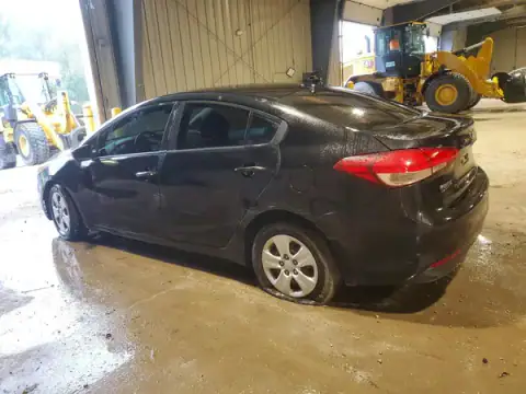3KPFK4A76HE138362 — 2017 Kia Forte, zdjęcie 2 z Copart, Przód