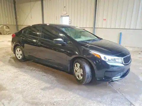 3KPFK4A76HE138362 — 2017 Kia Forte, zdjęcie 4 z Copart, Przód