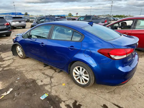 3KPFL4A73HE158159 — 2017 Kia Forte, photo 2 from Copart 25.09.2026, Front end