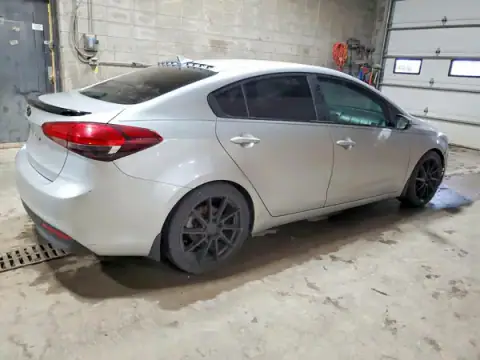 3KPFK4A79HE085611 — 2017 Kia Forte, photo 3 from Copart 08.10.2026, Mechanical damage