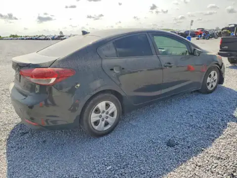 3KPFK4A7XHE024185 — 2017 Kia Forte, photo 3 from Copart, Front end