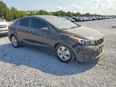 3KPFK4A7XHE024185 — 2017 Kia Forte, photo 4 from Copart, Front end