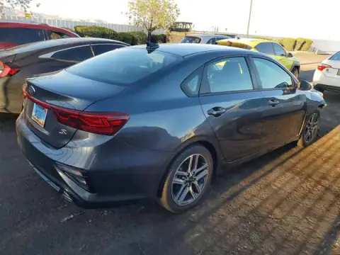 3KPF34AD4KE087101 — 2019 Kia Forte, zdjęcie 3 z Copart 28.09.2026, Przód