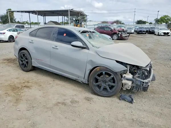 3KPF34AD4LE218948 — 2020 Kia Forte, zdjęcie 4 z Copart, Przód