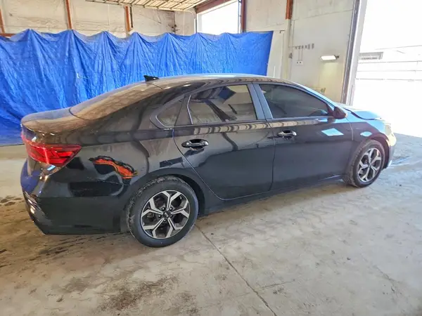 3KPF24AD9LE253164 — 2020 Kia Forte, фото 3 с аукциона Copart, Передняя часть