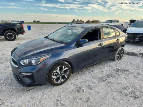 3KPF24AD9LE242603 Kia Forte 2020 — uszkodzenie Tył, zdjęcie przed naprawą