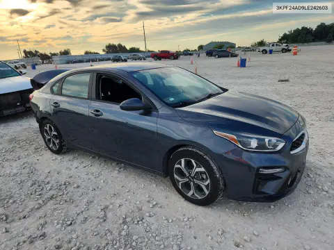 3KPF24AD9LE242603 — 2020 Kia Forte, zdjęcie 4 z Copart, Tył