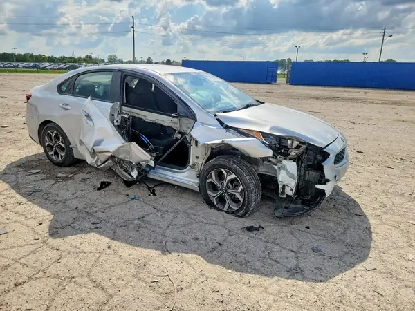 3KPF24AD3ME352970 — 2021 Kia Forte, photo 4 from Copart, Front end