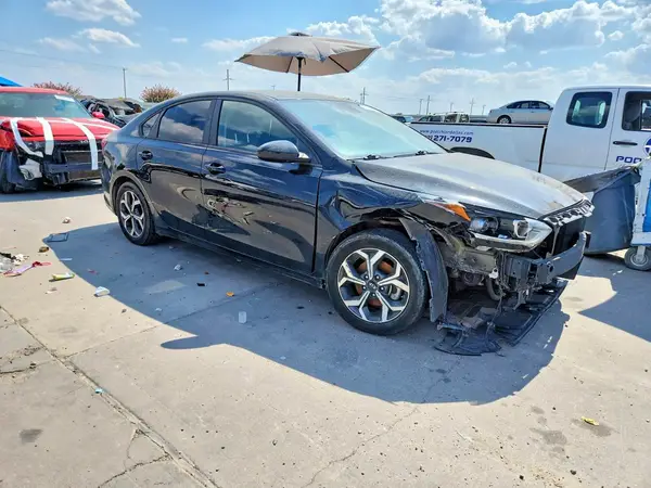 3KPF24AD9ME370664 — 2021 Kia Forte, photo 4 from Copart, Front end