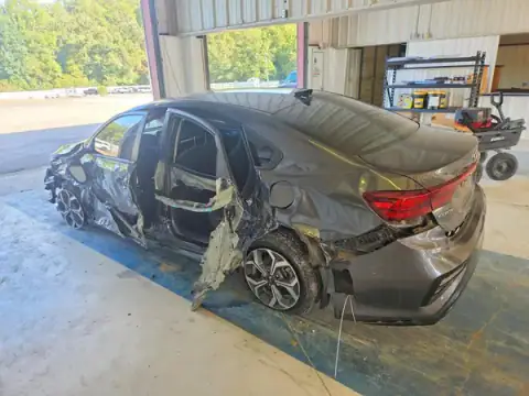 3KPF24AD6ME337492 — 2021 Kia Forte, zdjęcie 2 z Copart, Bok