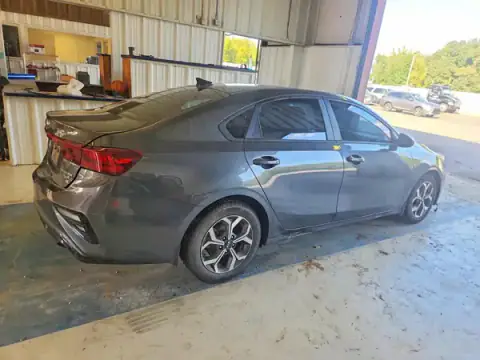 3KPF24AD6ME337492 — 2021 Kia Forte, zdjęcie 3 z Copart, Bok