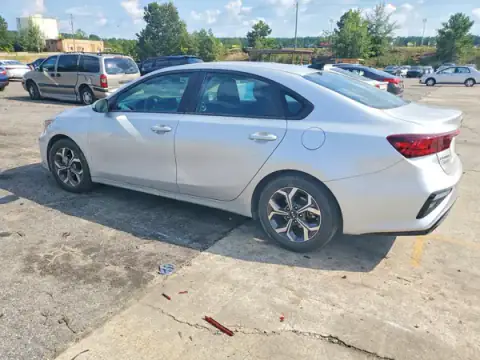 3KPF24AD5ME338942 — 2021 Kia Forte, фото 2 з Copart, Передня частина