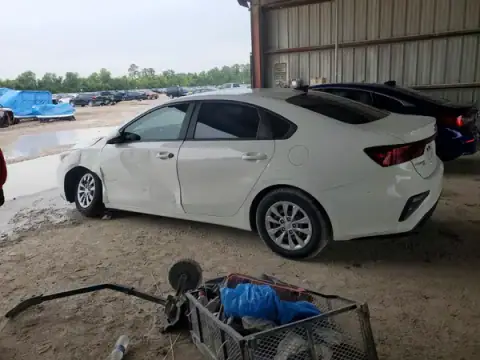 3KPF24AD0ME290394 — 2021 Kia Forte, photo 2 from Copart, Front end