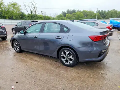 3KPF24AD2ME388245 — 2021 Kia Forte, фото 2 с аукциона Copart 28.09.2026, БОКОВАЯ ЧАСТЬ