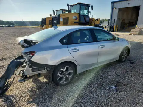 3KPF24AD7ME309524 — 2021 Kia Forte, zdjęcie 3 z Copart, Tył