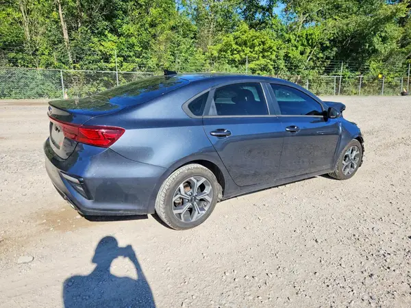 3KPF24AD9ME380367 — 2021 Kia Forte, photo 3 from Copart, Front end