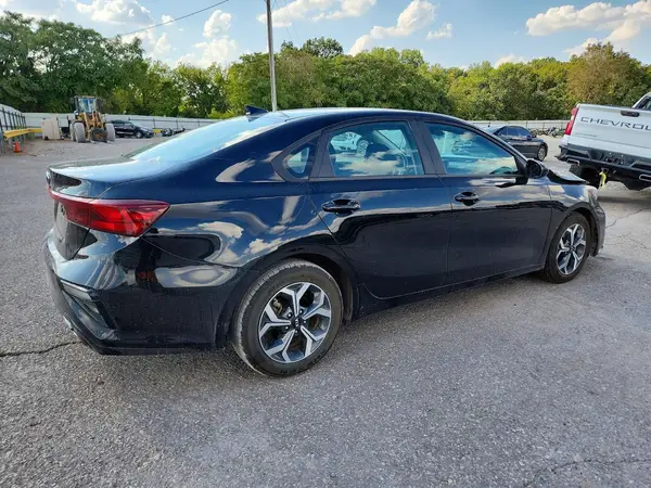 3KPF24AD7ME360179 — 2021 Kia Forte, photo 3 from Copart 01.10.2026, Front end